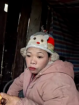 Snapshot of miomio-12 chatting on January 7, 2026, 12:48 am miomio-12 online show from January 7, 2026, 12:48 am