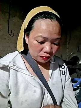 Snapshot of miomio-12 chatting on December 21, 2025, 12:18 pm miomio-12 online show from December 21, 2025, 12:18 pm