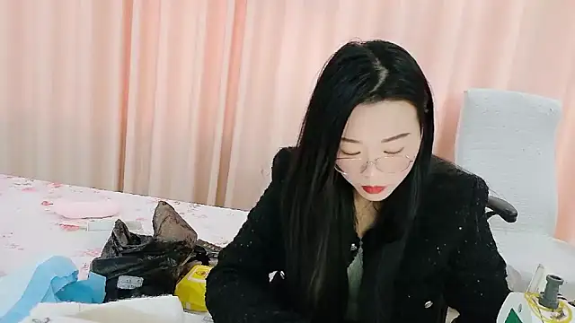 Snapshot of CCOO520 chatting on November 5, 2025, 3:42 am CCOO520 online show from November 5, 2025, 3:42 am