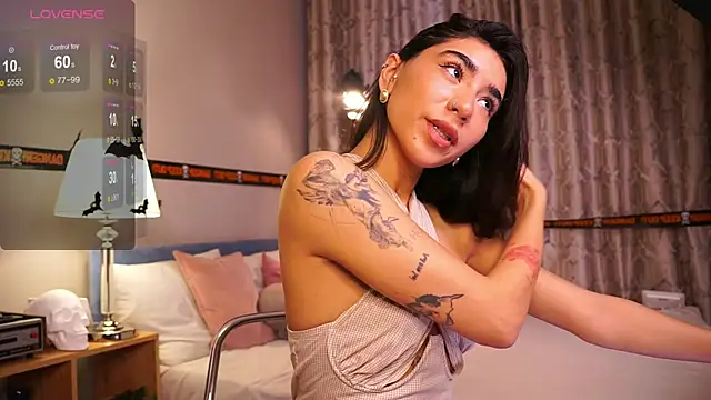 Snapshot of YokoKoko_ chatting on October 28, 2025, 6:01 am YokoKoko online show from October 28, 2025, 6:01 am