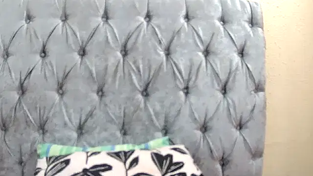 Snapshot of Lollilips105 chatting on November 17, 2025, 5:17 pm Lollilips105 online show from November 17, 2025, 5:17 pm