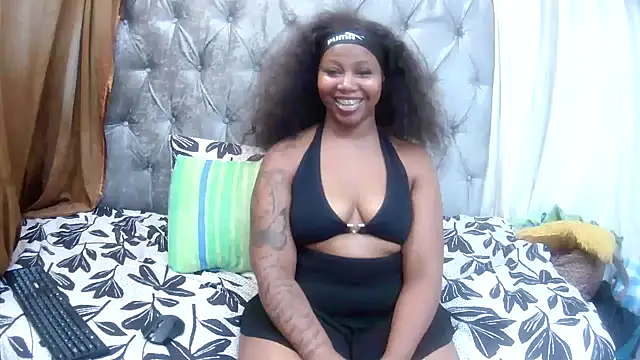 Snapshot of Lollilips105 chatting on November 6, 2025, 6:12 pm Lollilips105 online show from November 6, 2025, 6:12 pm