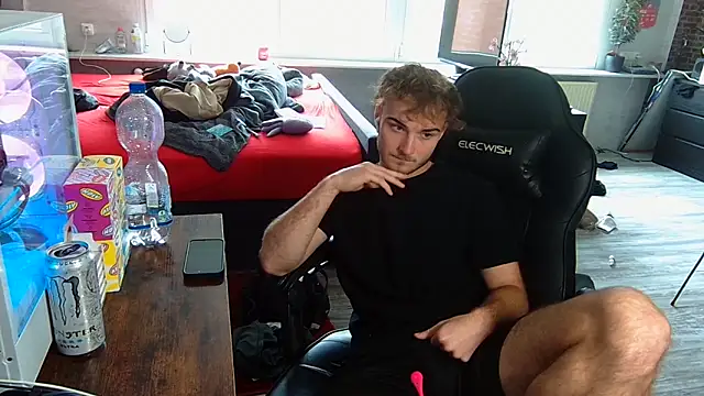 Snapshot of WolkenJunge2006 chatting on October 7, 2025, 9:21 am WolkenJunge2006 online show from October 7, 2025, 9:21 am