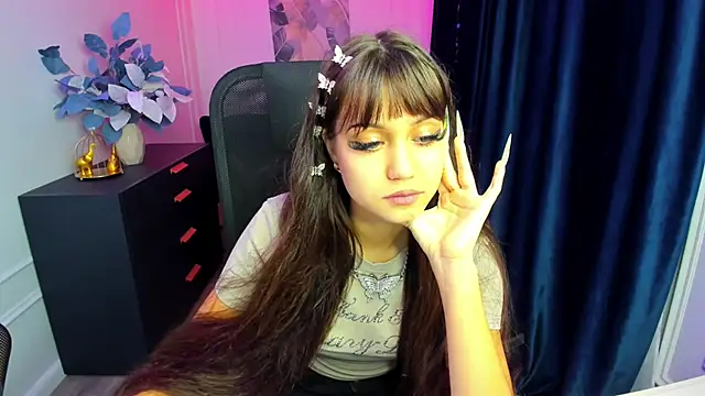 Snapshot of TiffanyYounge chatting on November 28, 2025, 12:27 pm TiffanyYounge online show from November 28, 2025, 12:27 pm