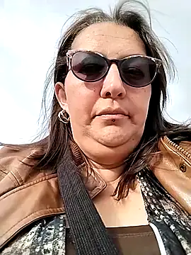 -saraqueen- online show from December 2, 2025, 9:16 pm