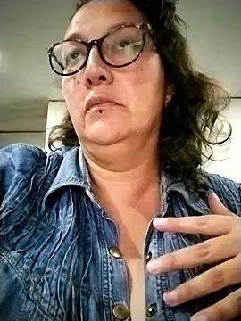 -saraqueen- online show from November 28, 2025, 9:04 pm