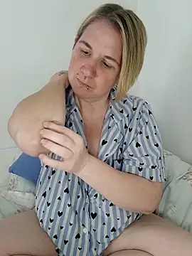 Snapshot of LaceyWestxx chatting on October 11, 2025, 5:36 pm LaceyWestxx online show from October 11, 2025, 5:36 pm