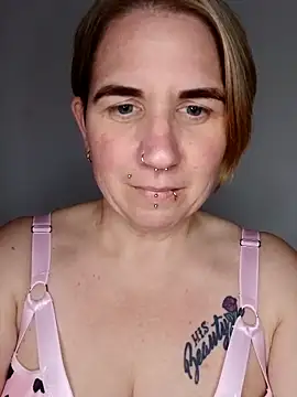 Snapshot of LaceyWestxx chatting on October 27, 2025, 5:58 pm LaceyWestxx online show from October 27, 2025, 5:58 pm