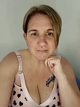 Snapshot of LaceyWestxx chatting on October 14, 2025, 5:35 pm LaceyWestxx online show from October 14, 2025, 5:35 pm