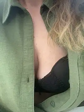 melisss2 online show from November 25, 2025, 9:42 am