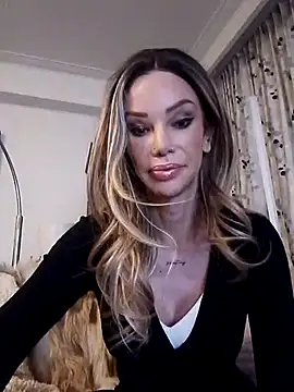 Snapshot of GinaCalabri chatting on October 5, 2025, 6:53 pm GinaCalabri online show from October 5, 2025, 6:53 pm