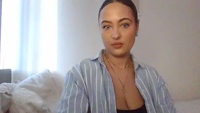 Snapshot of DommeMariaLopez95 chatting on December 16, 2025, 2:32 pm DommeMariaLopez95 online show from December 16, 2025, 2:32 pm