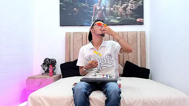 Snapshot of Timothe_Evans chatting on October 28, 2025, 8:52 pm Timothe Evans online show from October 28, 2025, 8:52 pm