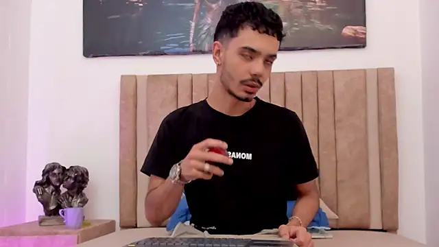 Snapshot of Timothe_Evans chatting on December 5, 2025, 4:11 am Timothe Evans online show from December 5, 2025, 4:11 am