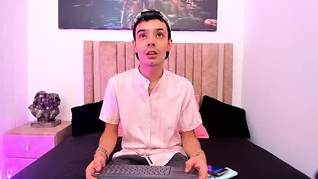 Snapshot of Timothe_Evans chatting on November 15, 2025, 8:35 pm Timothe Evans online show from November 15, 2025, 8:35 pm