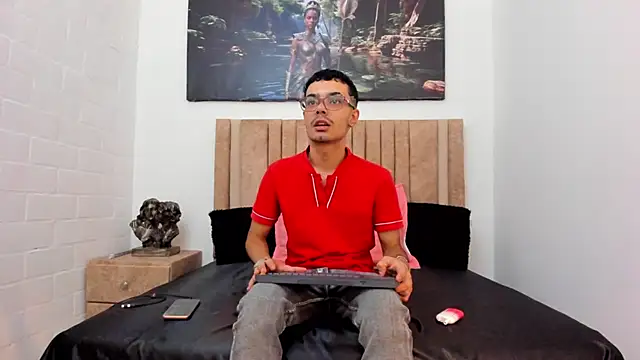 Snapshot of Timothe_Evans chatting on November 19, 2025, 7:58 pm Timothe Evans online show from November 19, 2025, 7:58 pm