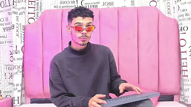 Snapshot of Timothe_Evans chatting on October 22, 2025, 8:52 pm Timothe Evans online show from October 22, 2025, 8:52 pm