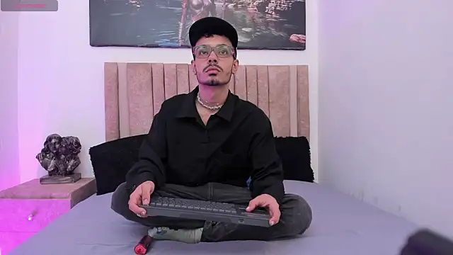 Snapshot of Timothe_Evans chatting on October 30, 2025, 7:44 pm Timothe Evans online show from October 30, 2025, 7:44 pm