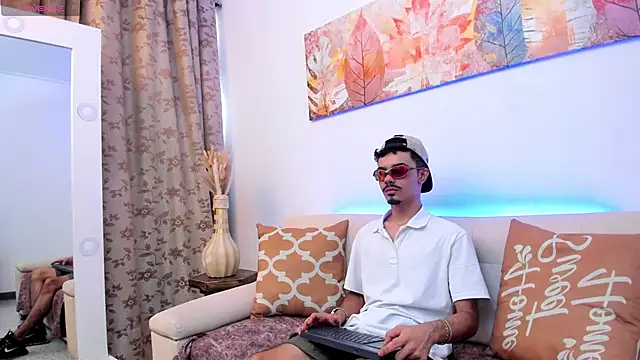 Snapshot of Timothe_Evans chatting on November 7, 2025, 7:40 pm Timothe Evans online show from November 7, 2025, 7:40 pm