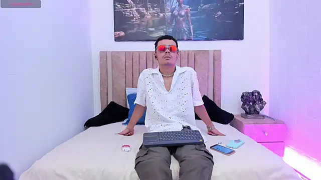 Snapshot of Timothe_Evans chatting on November 18, 2025, 7:28 pm Timothe Evans online show from November 18, 2025, 7:28 pm