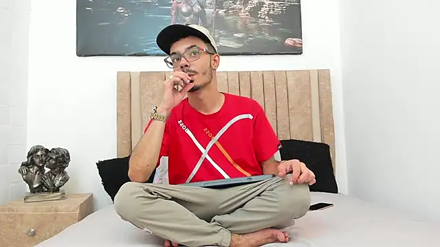 Snapshot of Timothe_Evans chatting on November 1, 2025, 8:36 pm Timothe Evans online show from November 1, 2025, 8:36 pm