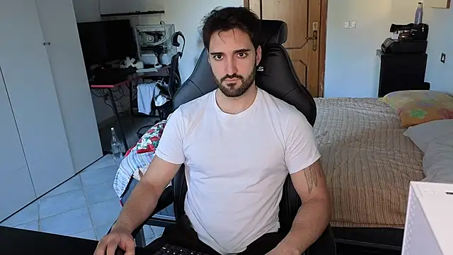 Snapshot of Al3xox02 chatting on February 21, 2026, 12:18 pm Al3xox02 online show from February 21, 2026, 12:18 pm