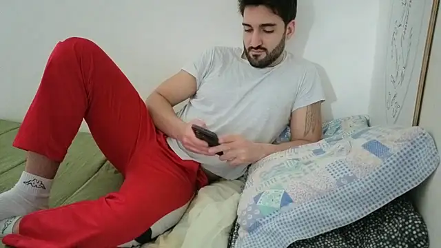 Snapshot of Al3xox02 chatting on February 19, 2026, 12:57 pm Al3xox02 online show from February 19, 2026, 12:57 pm