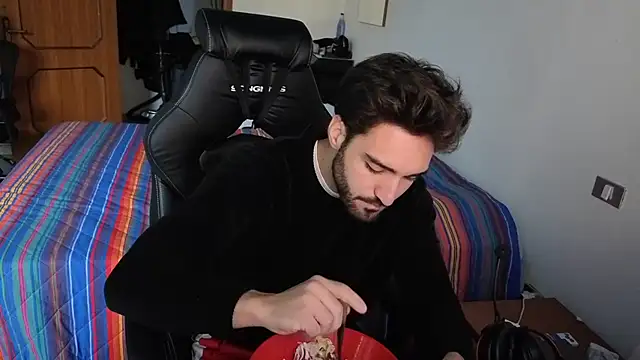 Al3xox02 online show from March 31, 2026, 2:08 pm