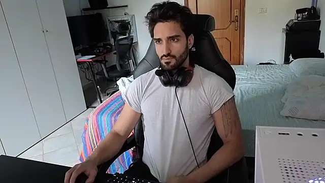 Al3xox02 online show from April 3, 2026, 10:00 am