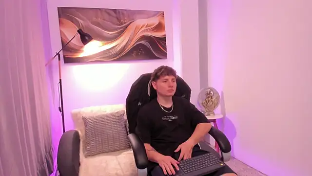 Snapshot of Leoo_Miller chatting on November 7, 2025, 4:39 am Leoo Miller online show from November 7, 2025, 4:39 am