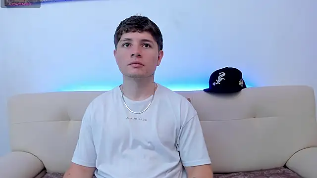 Snapshot of Leoo_Miller chatting on October 22, 2025, 8:52 pm Leoo Miller online show from October 22, 2025, 8:52 pm