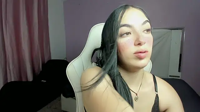 Snapshot of cielooo_ chatting on November 17, 2025, 8:35 pm cielooo online show from November 17, 2025, 8:35 pm