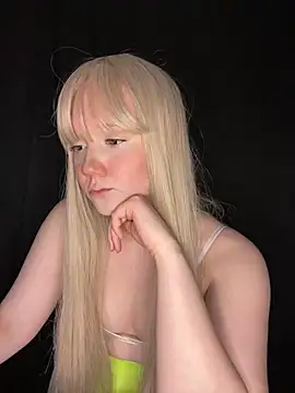 Snapshot of Darling_Bri_ chatting on October 24, 2025, 4:28 pm Darling Bri online show from October 24, 2025, 4:28 pm