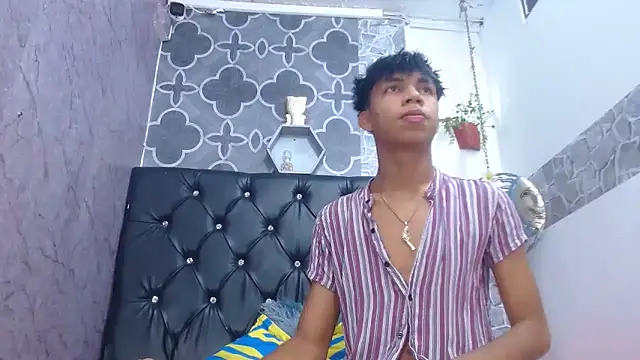 sexyboys cutex18 online show from April 13, 2026, 1:20 am