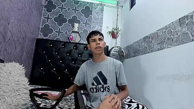 sexyboys cutex18 online show from March 24, 2026, 5:40 am