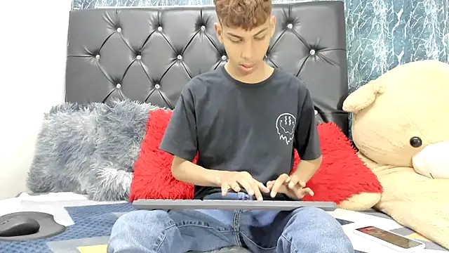 sexyboys cutex18 online show from November 14, 2025, 9:07 pm