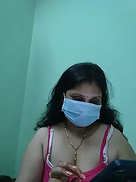 Snapshot of yourbeautyqueen chatting on July 18, 2026, 8:50 pm yourbeautyqueen online show from July 18, 2026, 8:50 pm