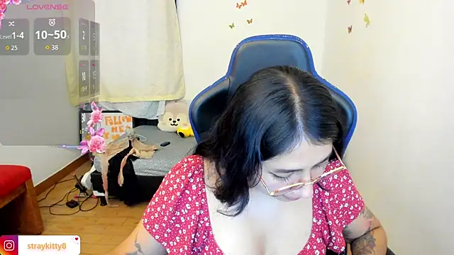 Snapshot of LoveLyy- chatting on December 3, 2025, 7:57 pm LoveLyy- online show from December 3, 2025, 7:57 pm