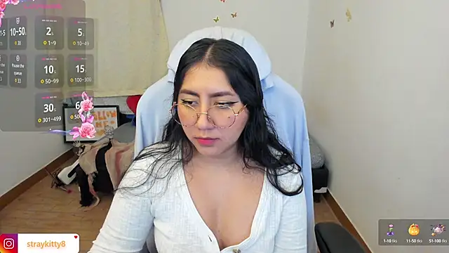 LoveLyy- online show from October 13, 2025, 9:16 pm