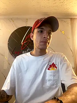 Snapshot of santyrestrepo chatting on November 28, 2025, 6:57 am santyrestrepo online show from November 28, 2025, 6:57 am