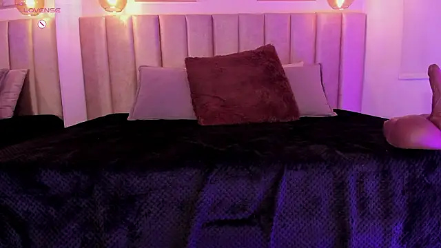 lena martinn online show from February 22, 2026, 4:08 pm