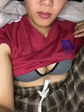 Snapshot of Pii_x chatting on October 22, 2025, 12:43 am Pii x online show from October 22, 2025, 12:43 am