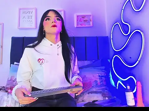 Snapshot of Nefera_Noxx chatting on November 5, 2025, 4:26 am Nefera Noxx online show from November 5, 2025, 4:26 am