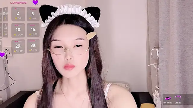 Snapshot of T-TeaR chatting on November 1, 2025, 11:04 am T-TeaR online show from November 1, 2025, 11:04 am