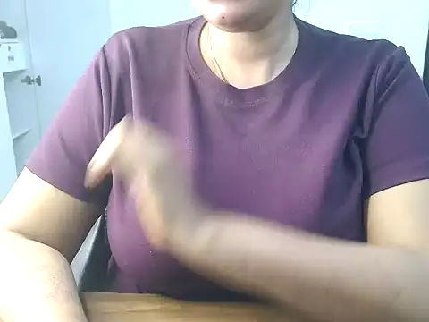 Snapshot of Meadow_rain1 chatting on October 16, 2025, 4:37 pm Meadow rain1 online show from October 16, 2025, 4:37 pm