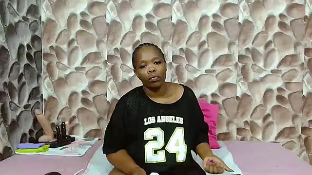 Snapshot of Bigboobsbooty chatting on November 17, 2025, 4:44 pm Bigboobsbooty online show from November 17, 2025, 4:44 pm