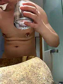 yichengm online show from November 20, 2025, 5:24 pm