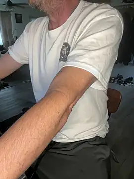 smkbustr online show from November 12, 2025, 8:01 pm