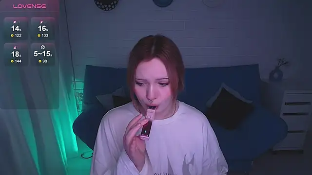AuroraMour online show from October 21, 2025, 4:12 am