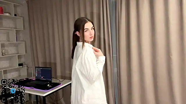 Snapshot of RinaModel chatting on October 18, 2025, 6:10 pm RinaModel online show from October 18, 2025, 6:10 pm